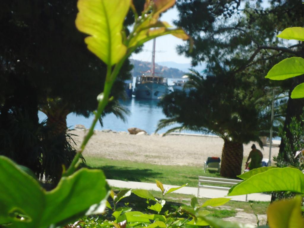 Omis Apartment On The Beach Exterior foto