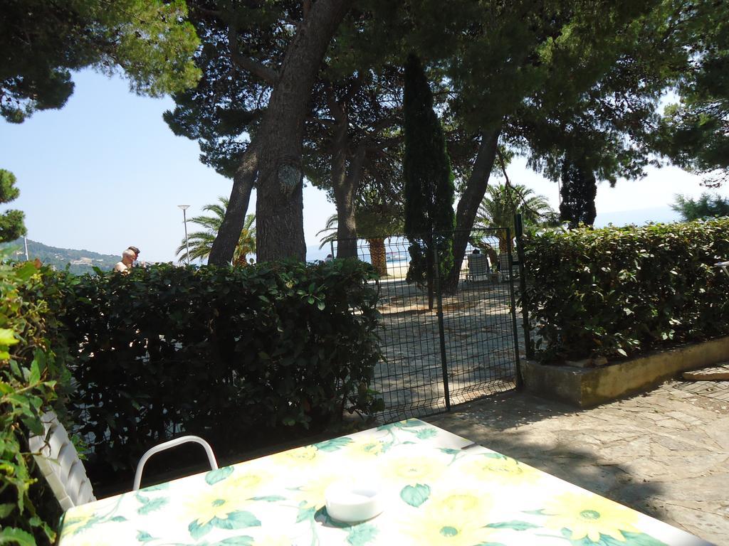 Omis Apartment On The Beach Exterior foto